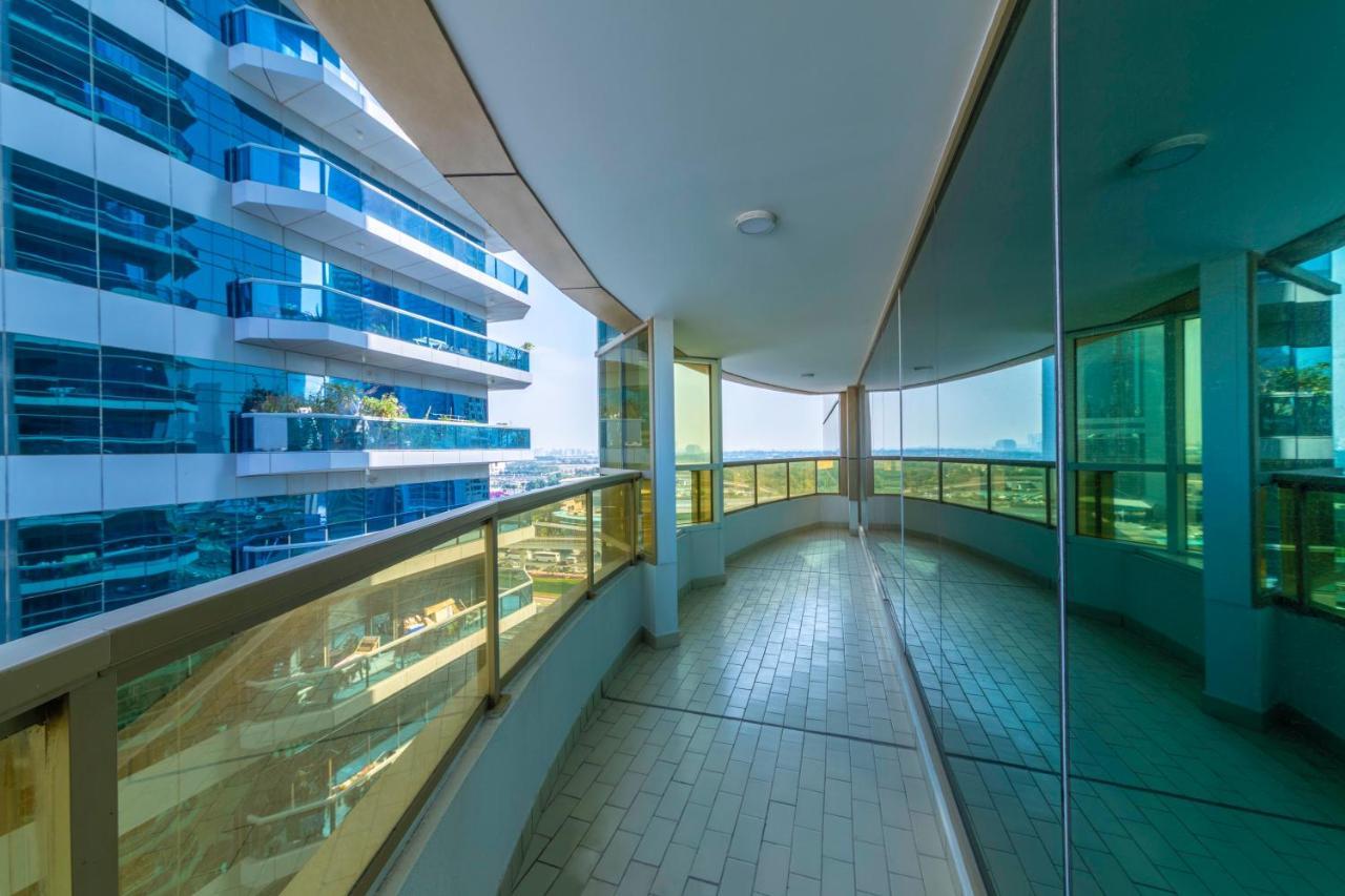 Apartamento Maison Privee - Millennium Executive Tower Dubái Exterior foto