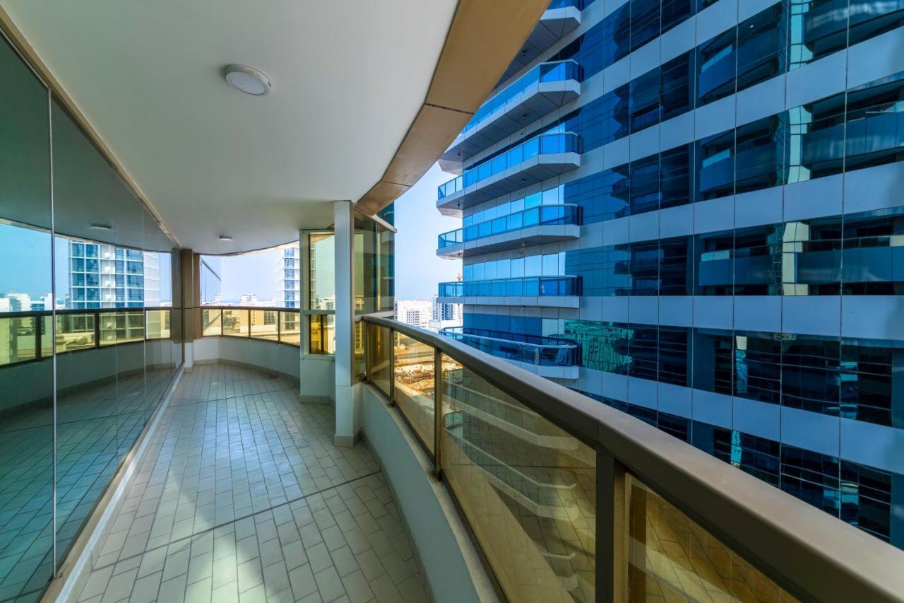 Apartamento Maison Privee - Millennium Executive Tower Dubái Exterior foto